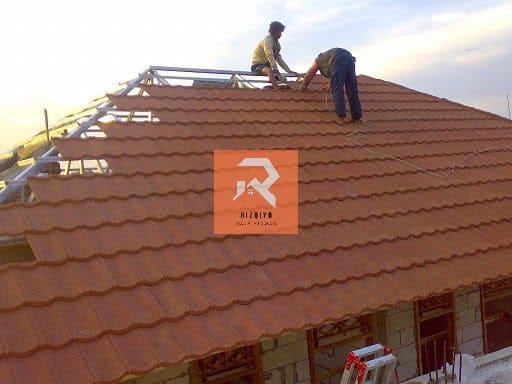 Jasa tukang Pasang atap rumah baja ringan murah - rizqiyabajaringan.com 01