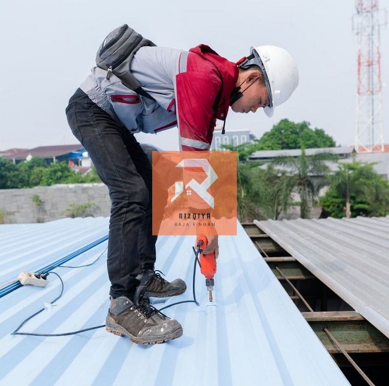 Jasa tukang Pasang atap rumah baja ringan murah - rizqiyabajaringan.com 010 Jasa tukang Pasang atap rumah baja ringan murah - rizqiyabajaringan.com 010