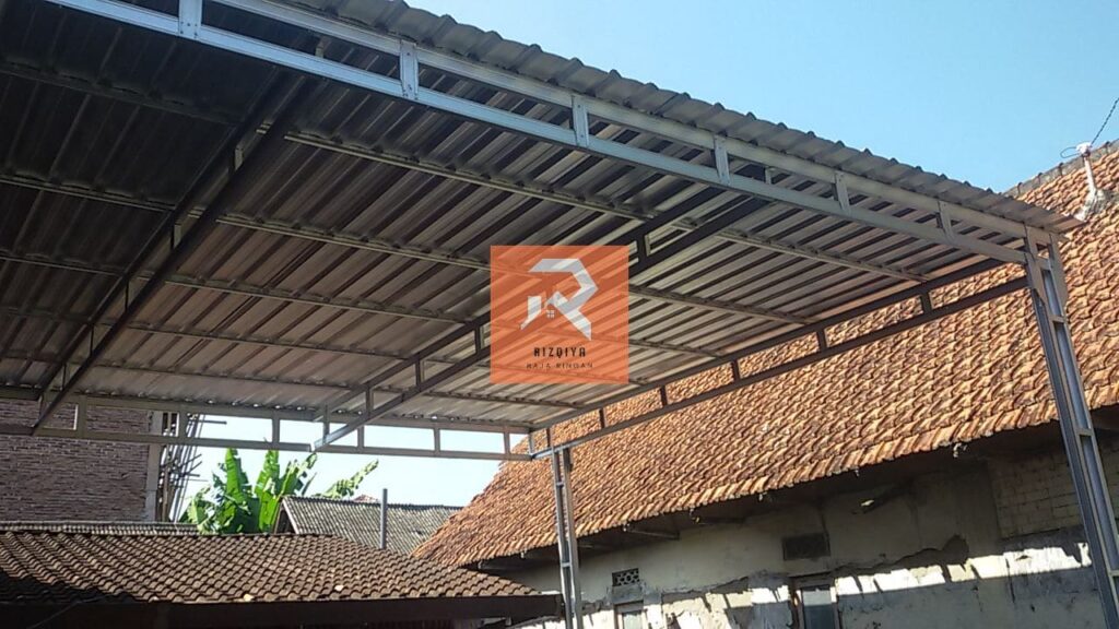 Jasa tukang Pasang atap rumah baja ringan murah - rizqiyabajaringan.com 012 Jasa tukang Pasang atap rumah baja ringan murah - rizqiyabajaringan.com 012