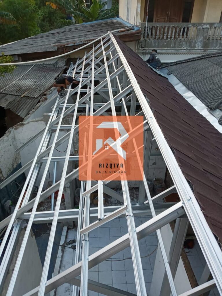 Jasa tukang Pasang atap rumah baja ringan murah - rizqiyabajaringan.com 015 Jasa tukang Pasang atap rumah baja ringan murah - rizqiyabajaringan.com 015