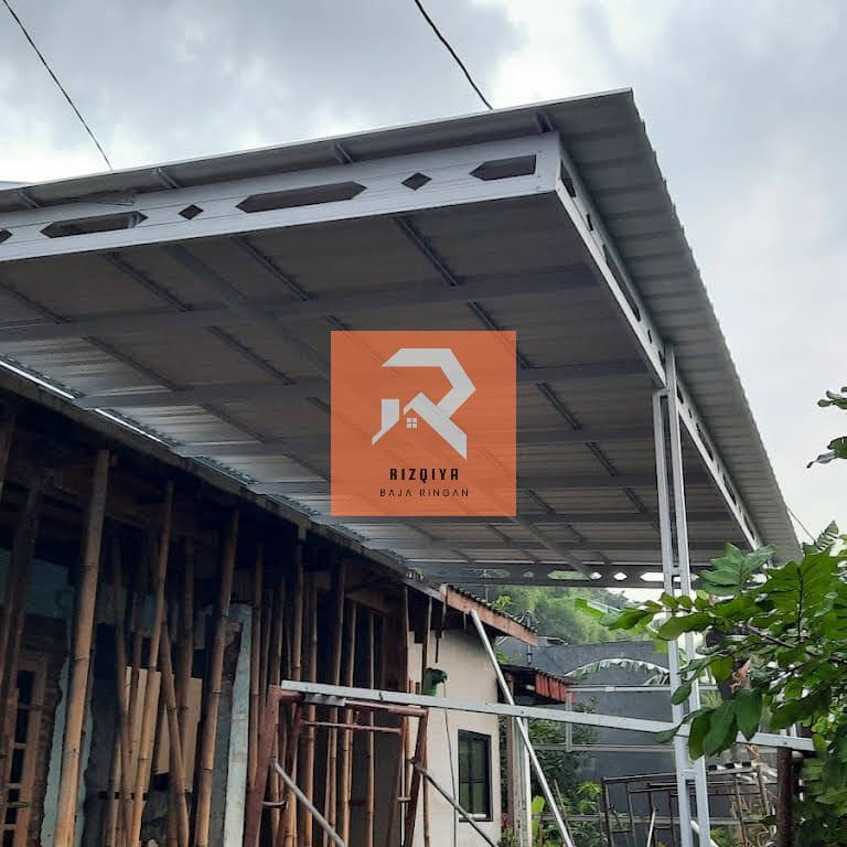 Jasa tukang Pasang atap rumah baja ringan murah - rizqiyabajaringan.com 020