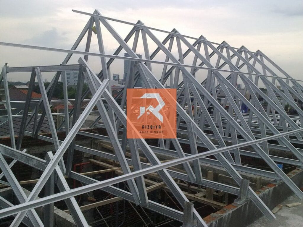 Jasa tukang Pasang atap rumah baja ringan murah - rizqiyabajaringan.com 023 Jasa tukang Pasang atap rumah baja ringan murah - rizqiyabajaringan.com 023