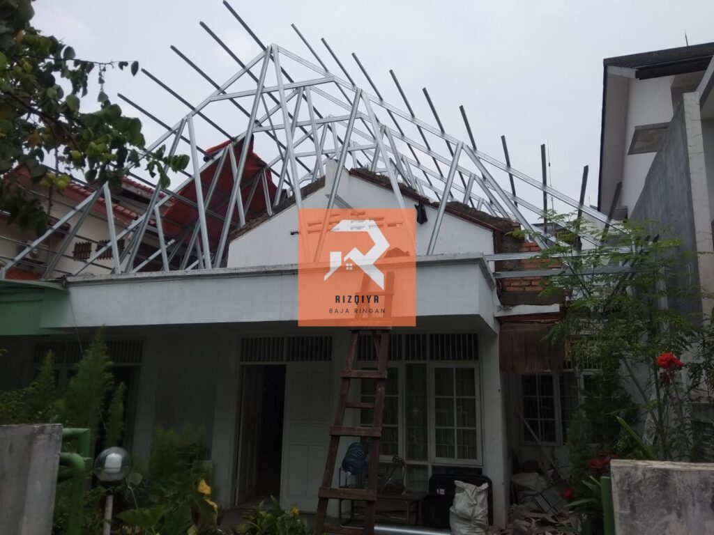 Jasa tukang Pasang atap rumah baja ringan murah - rizqiyabajaringan.com 025 Jasa tukang Pasang atap rumah baja ringan murah - rizqiyabajaringan.com 025