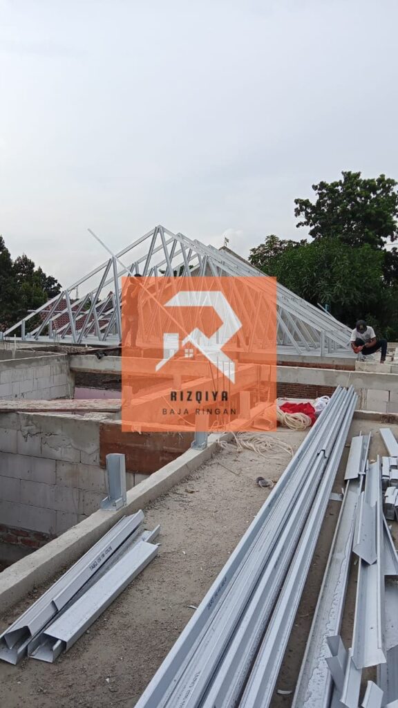 Jasa tukang Pasang atap rumah baja ringan murah - rizqiyabajaringan.com 028 Jasa tukang Pasang atap rumah baja ringan murah - rizqiyabajaringan.com 028