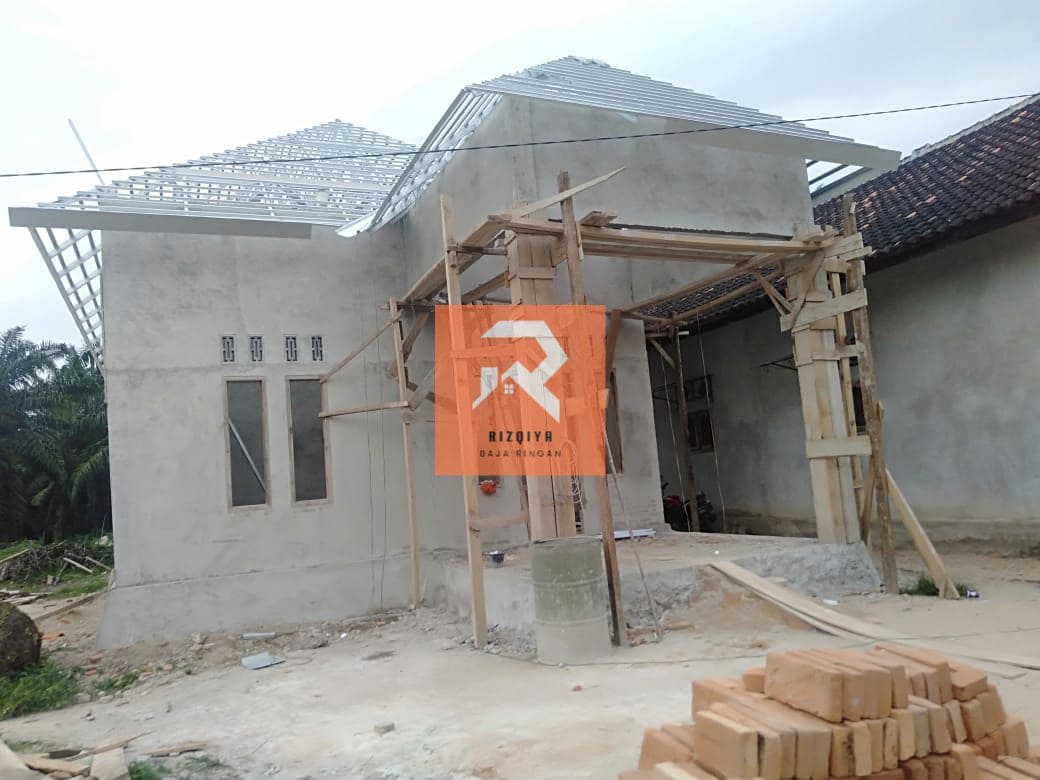 Jasa tukang Pasang atap rumah baja ringan murah - rizqiyabajaringan.com 035
