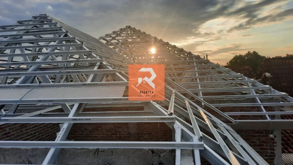 Jasa tukang Pasang atap rumah baja ringan murah - rizqiyabajaringan.com 037 Jasa tukang Pasang atap rumah baja ringan murah - rizqiyabajaringan.com 037